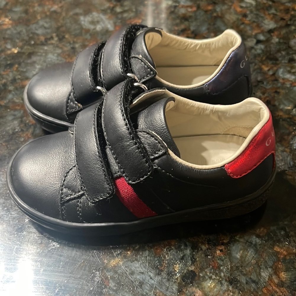 Like New children’s Gucci shoes size 22 (5)